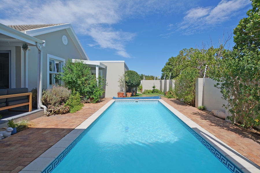 4 Bedroom Property for Sale in Sunningdale Western Cape